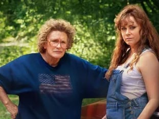  Glenn Close y Amy Adams, en 'Hillbilly, una elegía rural'. En el vídeo, tráiler del filme.