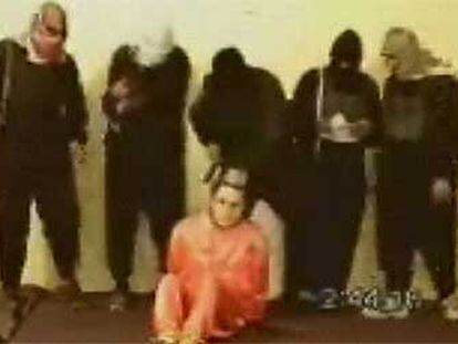 Imagen del vídeo que muestra el degollamiento de un civil norteamericano.