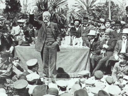 Pablo Iglesias, durante un mitin en apoyo de los presos de la Semana Trágica de Barcelona en 1909.