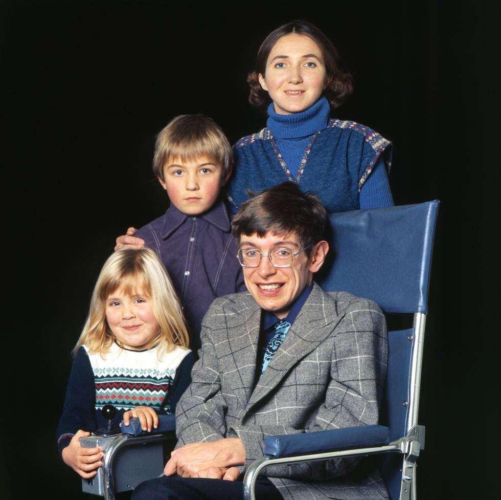 Stephen Hawking junto a su esposa Jane y sus hijos Robert y Lucy en 1978.
