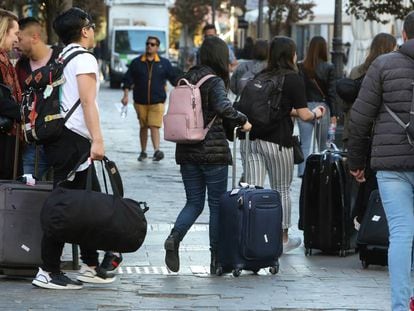 Turistas por el centro de Madrid.