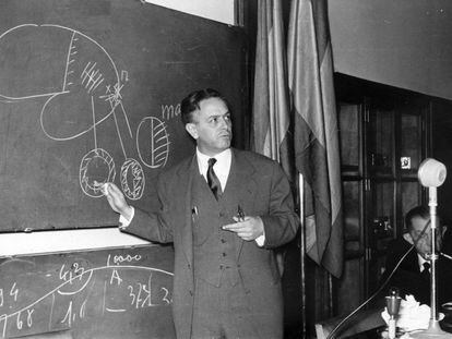 El médico Justo Gonzalo, en un congreso de neuropsiquiatría en Madrid, en 1954.
