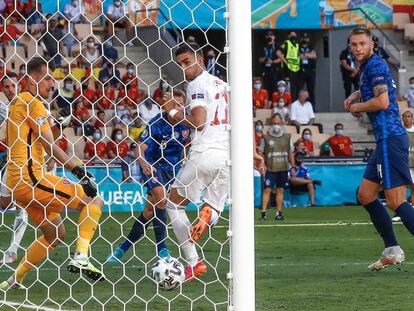 Ferran Torres anota el cuarto gol de La Roja.