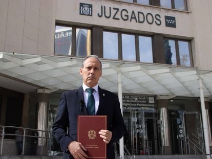 El decano del ICAM, Eugenio Ribón, presenta una denuncia contra la Fiscalía en los juzgados de Plaza de Castilla el pasado miércoles 20 de marzo.