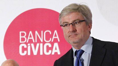 Enrique Goñi, copresidente de Banca Cívica, en primer plano, en la junta general extraordinaria de accionistas del 26 de junio de 2012, que aprobó la fusión por absorción de esta entidad con CaixaBank.