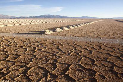 Las turísticas Salinas Grandes de la provincia de Jujuy se mantienen por ahora sin explotación de litio por la protesta de comunidades indígenas.