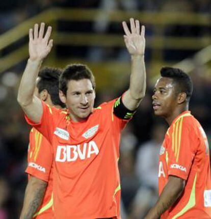 Messi, amb Robinho, en un partit benèfic.