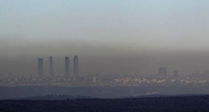 Nube de contaminación sobre Madrid, en 2012.