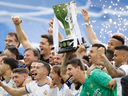 La plantilla del Real Madrid celebra el título de Liga, este sábado.