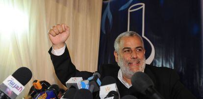 Abdelil&aacute; Benkiran, l&iacute;der del del islamista PJD, celebra la victoria en Marruecos