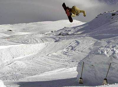 Práctica de <i>snowboard</i> en Sierra Nevada.