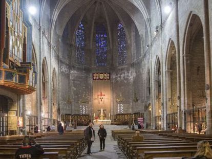 Interior de la bas&iacute;lica g&oacute;tica de Santa Mar&iacute;a del Pi en Barcelona.