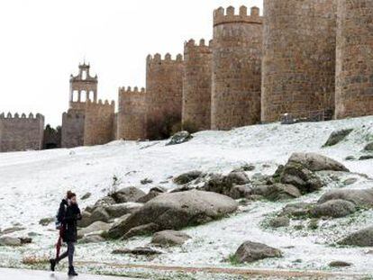 La DGT pide precaución al volante ante una borrasca que castiga al noroeste peninsular