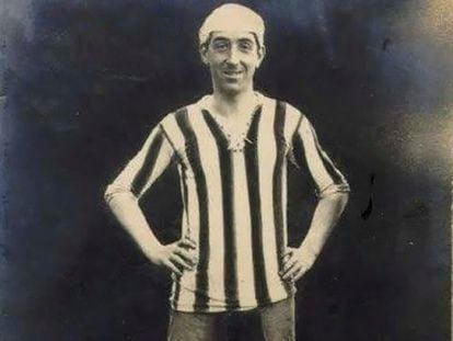 Rafael Moreno, 'Pichichi', con la camiseta del Athletic.