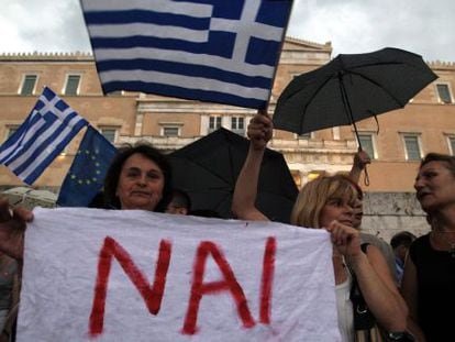 Manifestantes que apoyan el "Si" en el referéndum