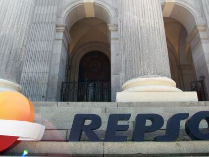 Logotipo de Repsol en la Bolsa de Madrid