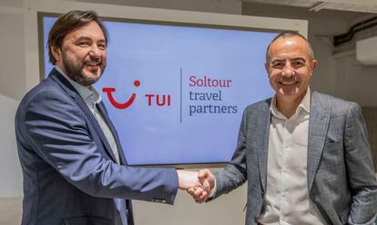 Eduard Bogatyr, director general de TUI en España y Portugal, y Tomeu Benassar, consejero delegado de Soltour Travel Partners.