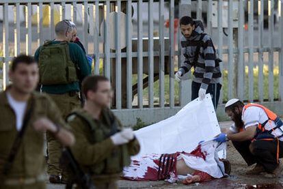 El cadáver del ultraortodoxo Ben Joseph Livnat, después del tiroteo.