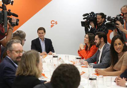 Albert Rivera preside la reunión del comité permanente de Ciudadanos en la sede del partido.