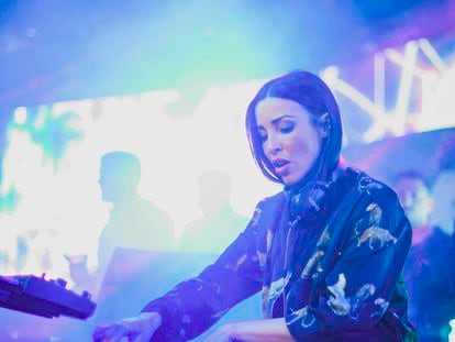 La DJ Beatriz Martínez, 'B Jones', se convertirá este julio en el primer artista español en pinchar en el escenario principal del festival de música electrónica Tomorrowland.