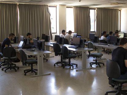 Alumnos de Informática, la pasada semana en un aula de estudios de la Universidad de Sevilla.