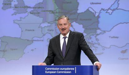 Siim Kallas presenta las previsiones económicas de la UE este lunes.