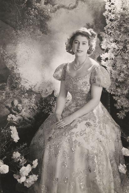 El mítico Cecil Beaton fotografió a Isabel II cuando era jovencísima.