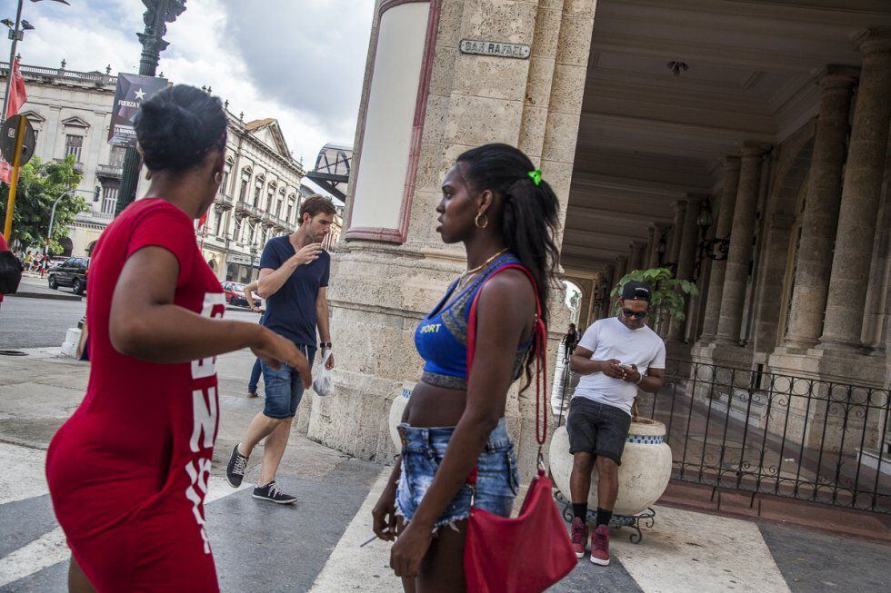 Turismo Sexual En Cuba Entre ‘jineteras Y ‘pingueros Fotos Planeta Futuro El PaÍs 2894