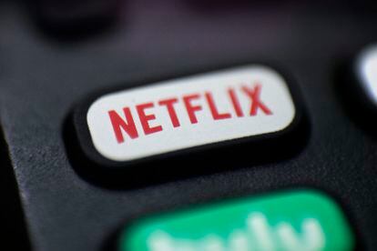 Logotipo de Netflix en un mando a distancia.