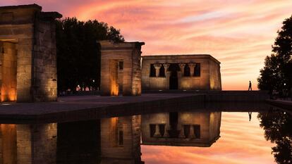 Atardecer junto al templo de Debod, en octubre de 2019.