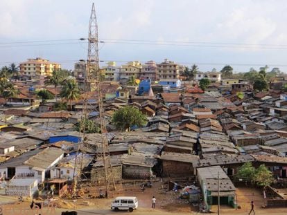 Asentamiento informal de Sancoale, en Zuarinagar, India.