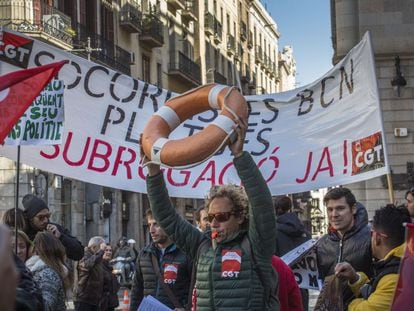 Protesta de socorristes a Sant Jaume, a Barcelona.