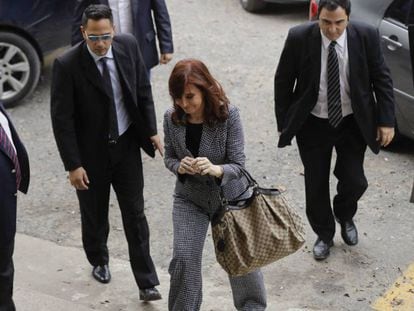 Cristina Fernández de Kirchner llega a los tribunales de Comodoro Py.