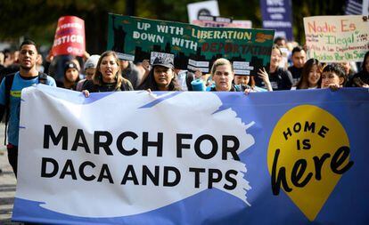 Migrantes centroamericanos participan en una manifestación a favor del TPS en Nueva York.