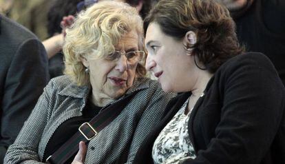 Las alcaldesas de Madrid y Barcelona, Manuela Carmena y Ada Colau, en un momento de las jornadas.