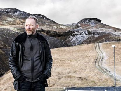El novelista Jon Kalman Stefansson, retratado en el valle de Mosfallsdalur (Islandia)