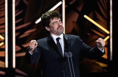 Benicio del Toro gestures on stage in the Platinum Honors speech.