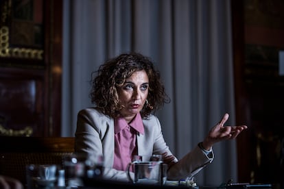 La ministra de Hacienda, María Jesús Montero, durante la entrevista.