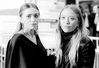 Mary-Kate y Ashley Olsen, premio CFDA por su colección de ropa femenina, la noche del lunes en la gala celebrada en Nueva York.
