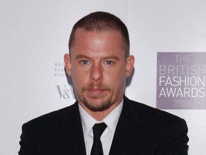 El diseñador Alexander McQueen, en Londres en noviembre de 2005.