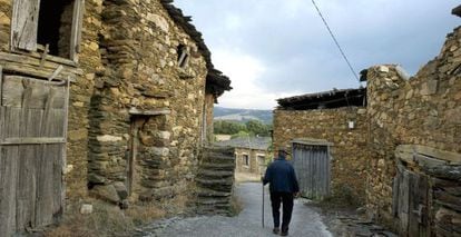 Uno de los dos vecinos de la aldea de Vilardemuros, en el municipio lucense de Sober, que lleg&oacute; a tener 30 habitantes.