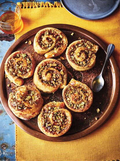 Exuberancia vegetariana. recetas de la chef británico-iraní Sabrina Ghayour. En la imagen, Bollos con baklava.