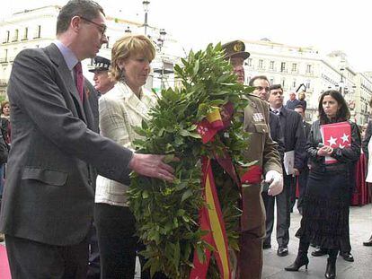 Alberto Ruiz-Gallardón y Esperanza Aguirre, durante la celebración del Dos de Mayo.