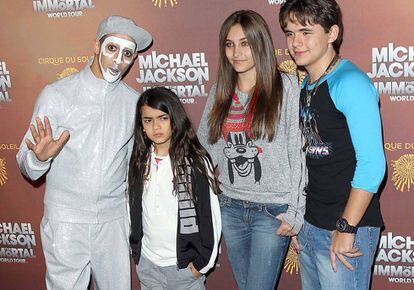 Blanket, Paris y Prince Jackson, en la inauguración del espectáculo del Cirque Du Soleil en memoria de Michael Jackson, en enero de 2012.