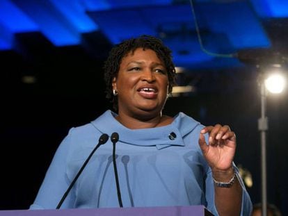 En foto, la congresista demócrata Stacey Abrams. En vídeo, el discurso de Abrams el pasado 7 de noviembre, tras las elecciones legislativas.