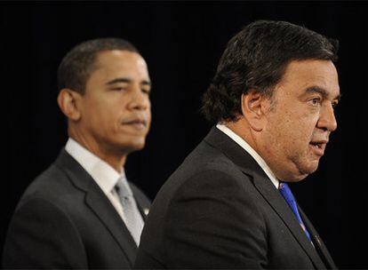 Obama y Richardson, durante la presentación de éste como futuro secretario de Comercio, el 3 de diciembre.