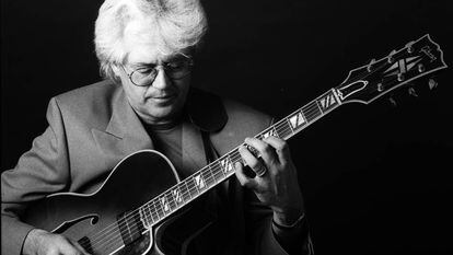 El guitarrista estadounidense Larry Coryell, en 1996 en Nueva York.