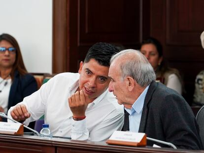 Los senadores Ariel Ávila y Humberto de la Calle, el 21 de septiembre de 2022.