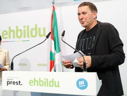 El coordinador de EH Bildu, Arnaldo Otegi comparece en San Sebastián tras la reunión de la Mesa Política de la coalición.