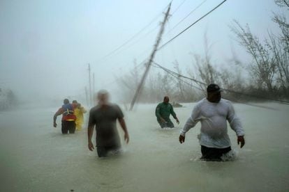 La fotografía que ha ganado el tercer premio en la categoría de Noticias de Actualidad (Spot News), al plasmar la devastación provocada por el huracán Dorian en 2019 en Bahamas. El autor es Ramón Espinosa.